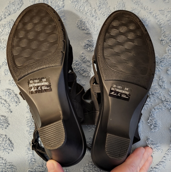 Easy Comfort Black Sandals - Picture 4 of 6